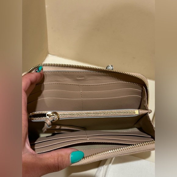 Chloe Bow Vanilla Long Leather Zip Wallet - Picture 3 of 10
